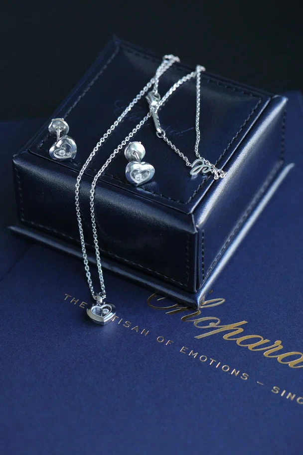 Diamond necklace at Dauri Club, Tbilisi