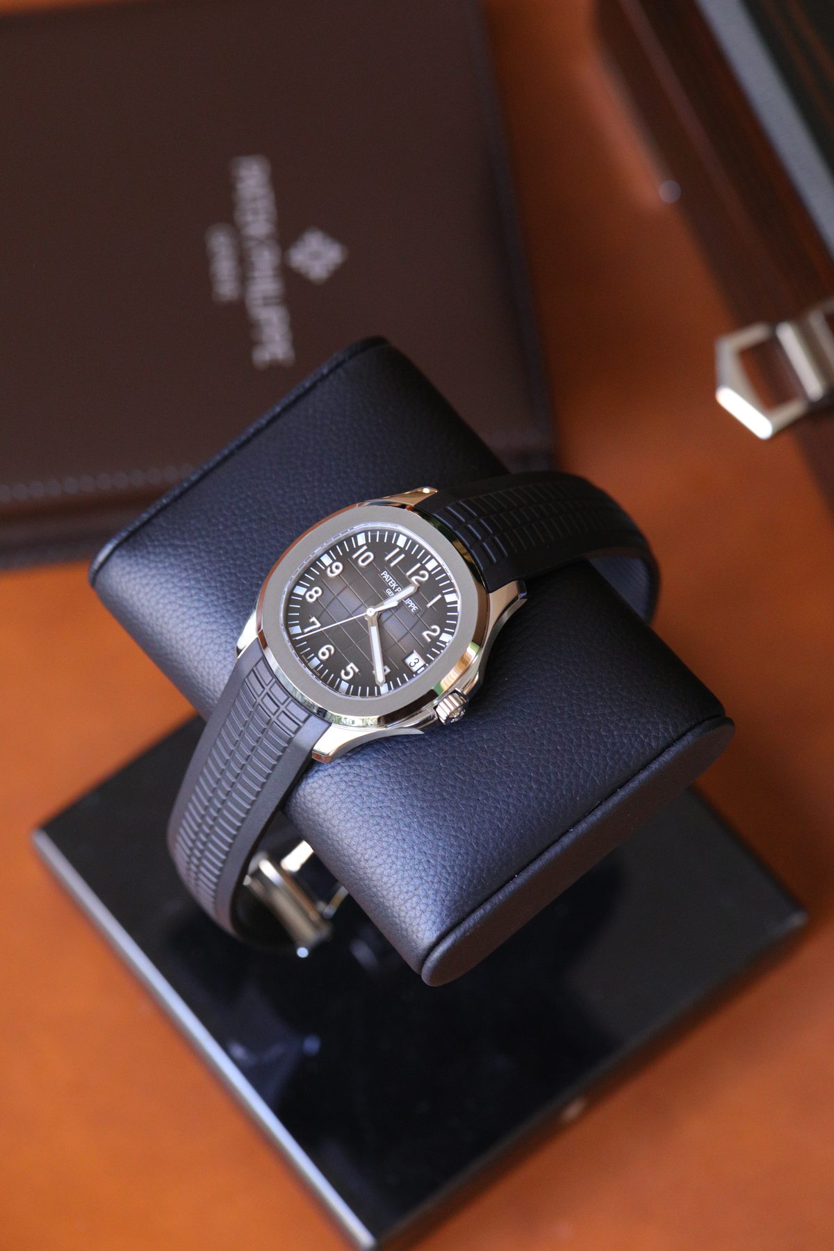 Luxury watch with its original box, warranty card and booklets at Dauri Club, Tbilisi